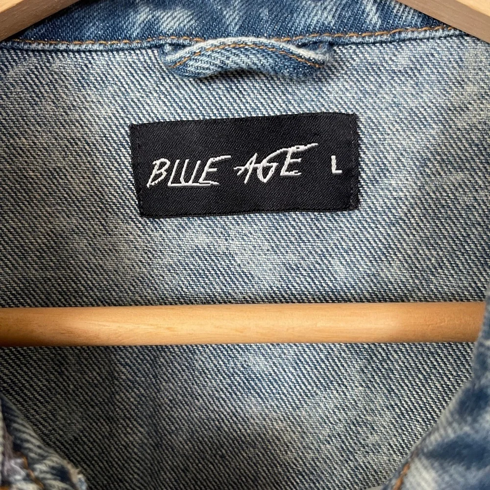 Women's Oversized Destroyed Denim Jacket - Picture 5 of 14